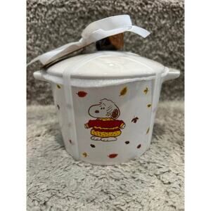 BRAND NEW Peanuts Snoopy Baking Pot - Sweater Weather